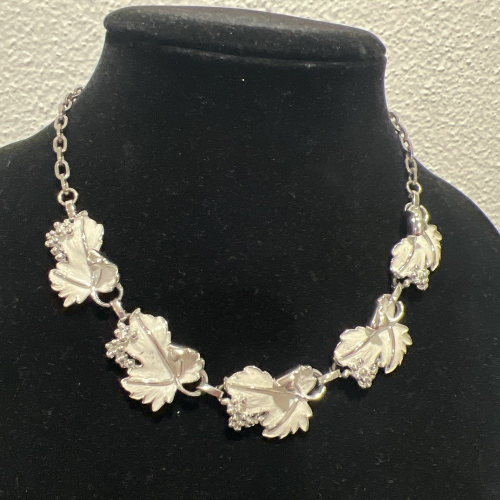 Vintage Sarah Coventry Grape Leaf White Enamel Floral Link Silver Tone Adj Retro